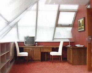 Standard single with private facilities, and breakfast